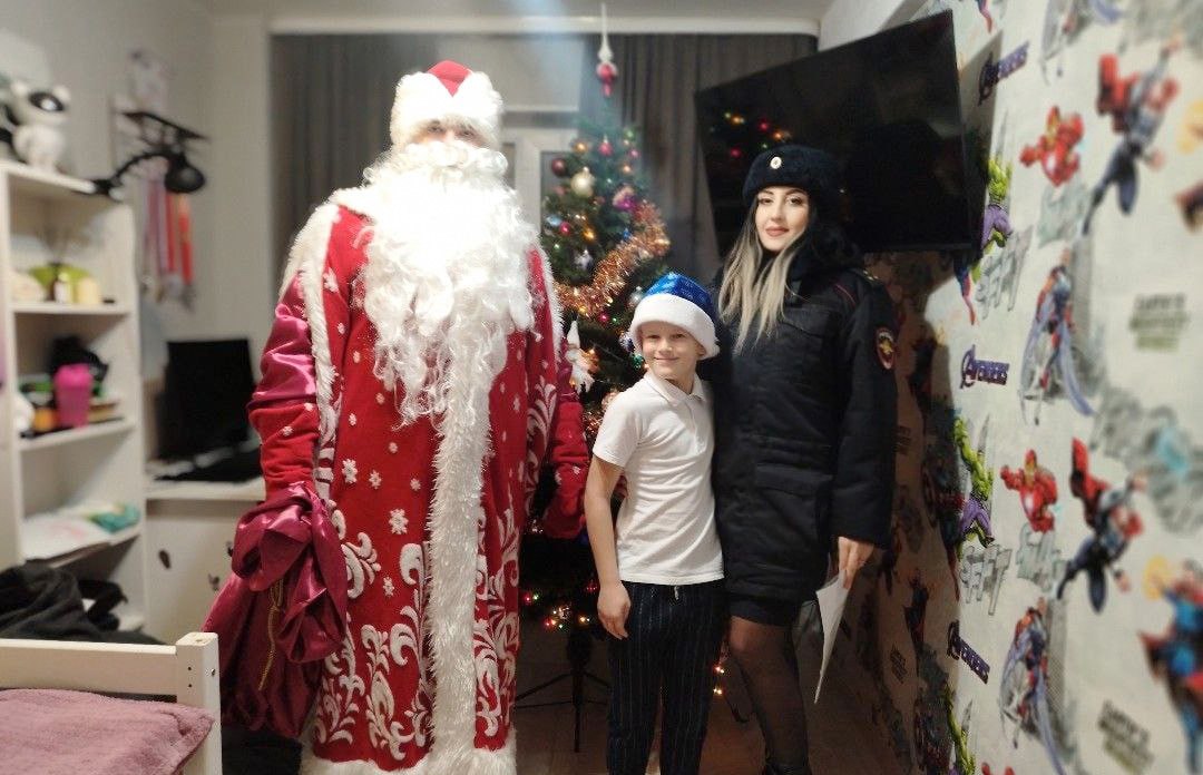 В рамках акции «Полицейский Дед Мороз» северские полицейские совместно с представителями Общественного совета при УМВД России по ЗАТО г. Северск поздравили детей участников специальной военной операции с наступающим Новым... В рамках акции «Полицейский Дед Мороз» северские полицейские совместно с представителями Общественного совета при УМВД России по ЗАТО г. Северск поздравили детей участников специальной военной операции с наступающим Новым...