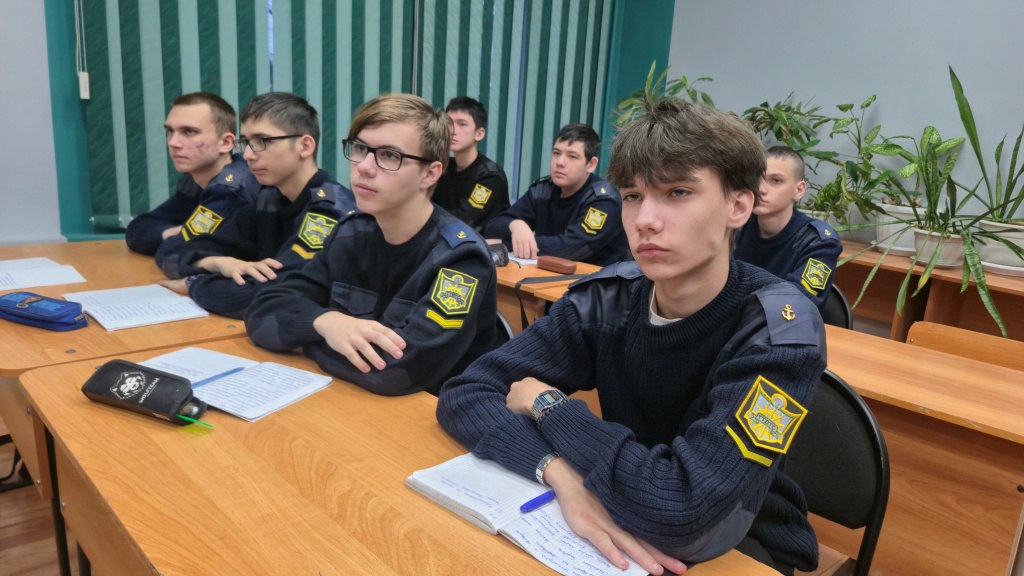 Сотрудники Госавтоинспекции совместно с коллегами из структурных подразделений УМВД России по Томской области провели в образовательном учреждении Единый день профилактики Сотрудники Госавтоинспекции совместно с коллегами из структурных подразделений УМВД России по Томской области провели в образовательном учреждении Единый день профилактики