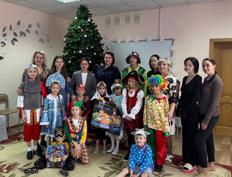 Офицеры регионального следственного управления подарили новогодний праздник воспитанникам подшефных учреждений Офицеры регионального следственного управления подарили новогодний праздник воспитанникам подшефных учреждений