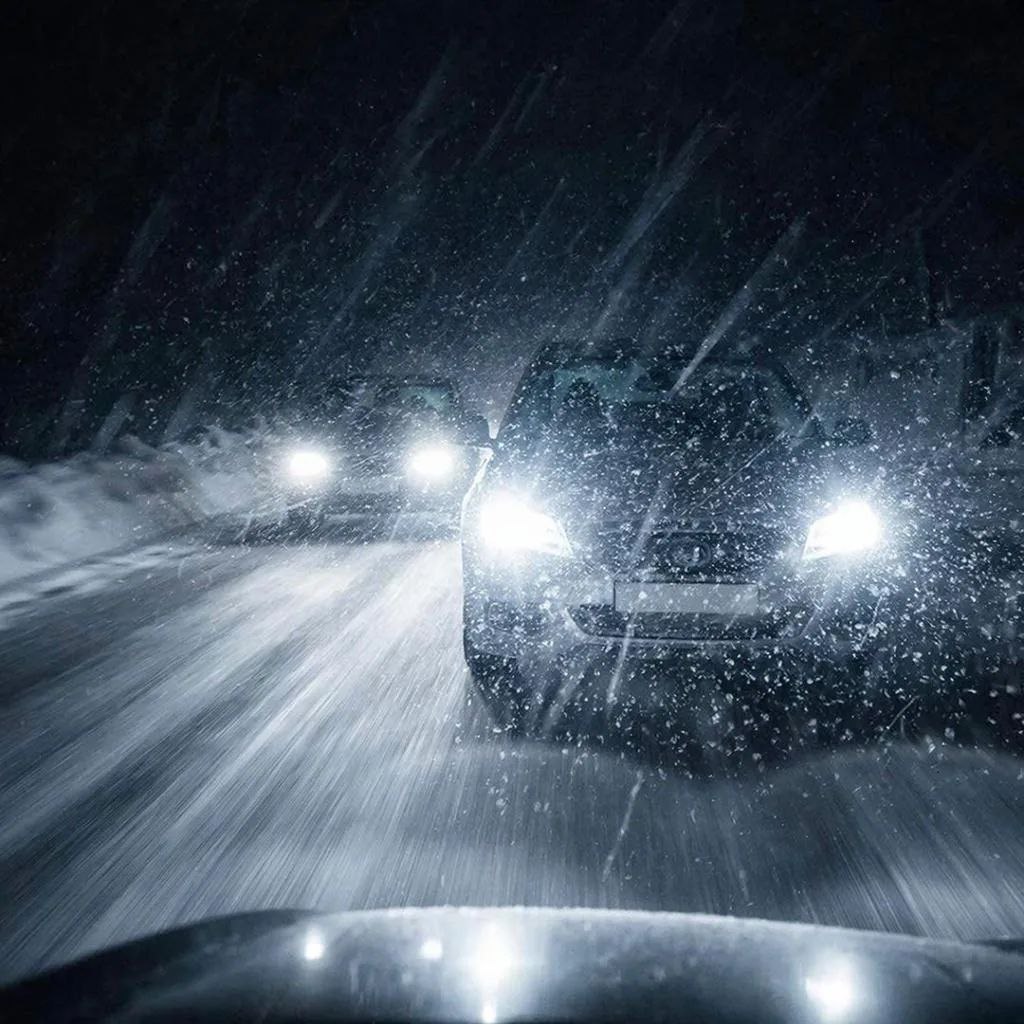 Обгон особенно опасен на зимней дороге!