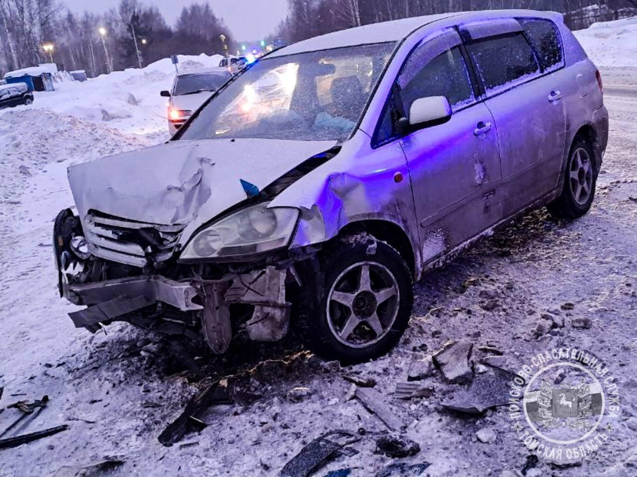 На трассе "Томск-Асино" столкнулись два автомобиля: один из водителей госпитализирован
