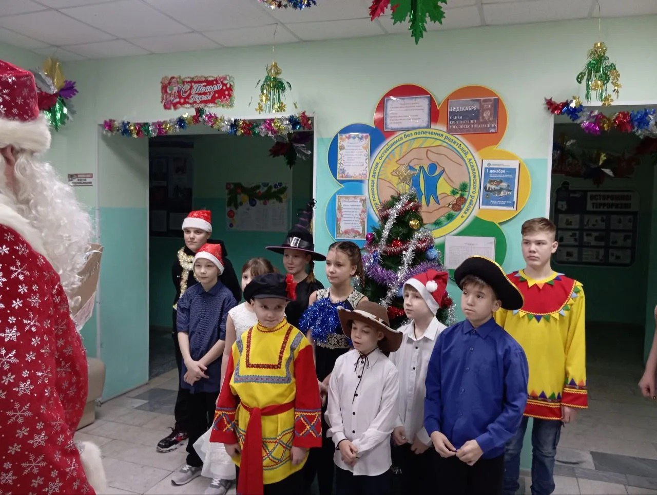 В Асиновском районе полицейские присоединились к акции «Полицейский Дед Мороз» В Асиновском районе полицейские присоединились к акции «Полицейский Дед Мороз»