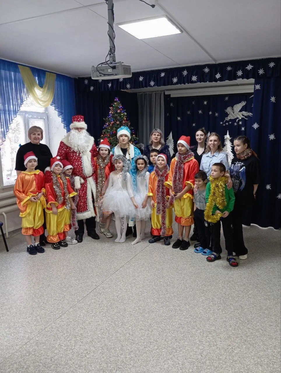 В Асиновском районе полицейские присоединились к акции «Полицейский Дед Мороз» В Асиновском районе полицейские присоединились к акции «Полицейский Дед Мороз»