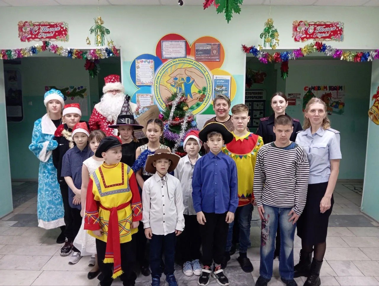 В Асиновском районе полицейские присоединились к акции «Полицейский Дед Мороз» В Асиновском районе полицейские присоединились к акции «Полицейский Дед Мороз»