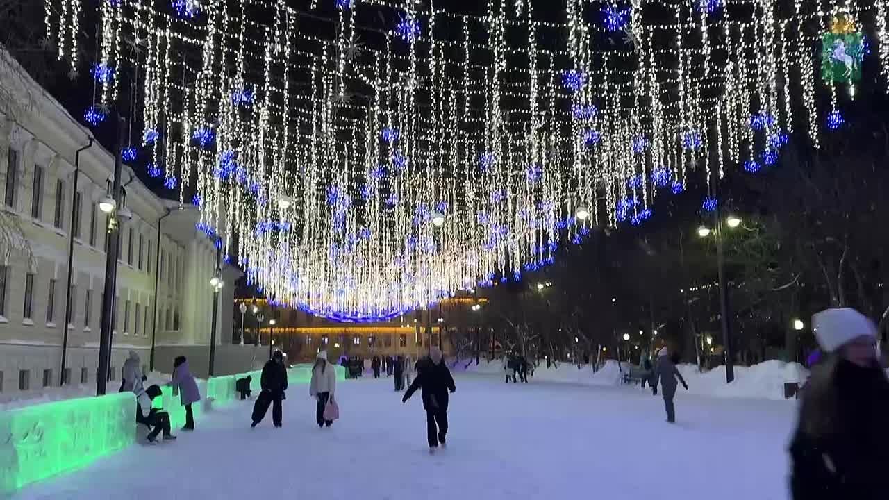 Успевайте в последние дни каникул прокатиться на коньках под «Звездным небом» на Новособорной и загадать желание! Обязательно сбудется!
