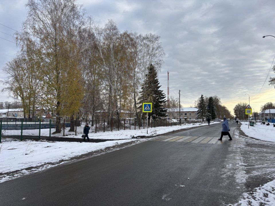 Прокуратура Кожевниковского района Томской области через суд обязала местную администрацию оборудовать светофором пешеходный переход вблизи школы