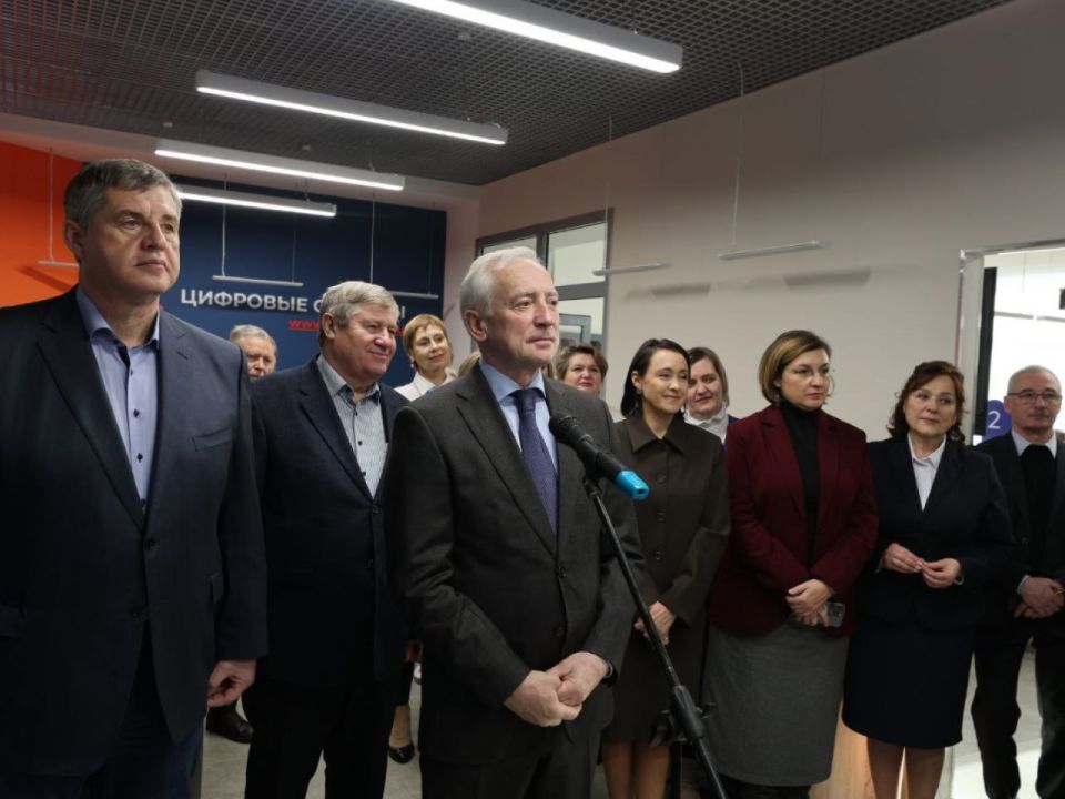 Губернатор Владимир Мазур открыл кадровый центр «Работа России» в Кожевниковском районе