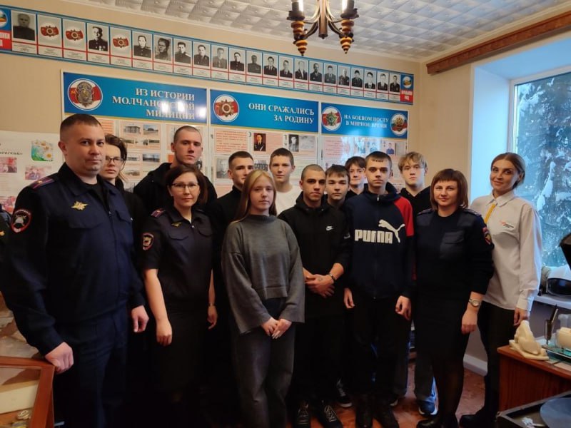 В Молчановском районе сотрудники полиции провели всероссийскую акцию «Студенческий десант», приуроченную ко Дню российского студента