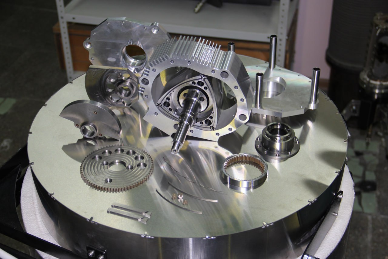 В РФ создали компактный отечественный двигатель внутреннего сгорания для БПЛА, производство которых запустят в Томской области