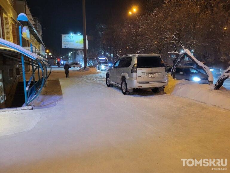Мастера томской парковки: одно место — множество нарушений