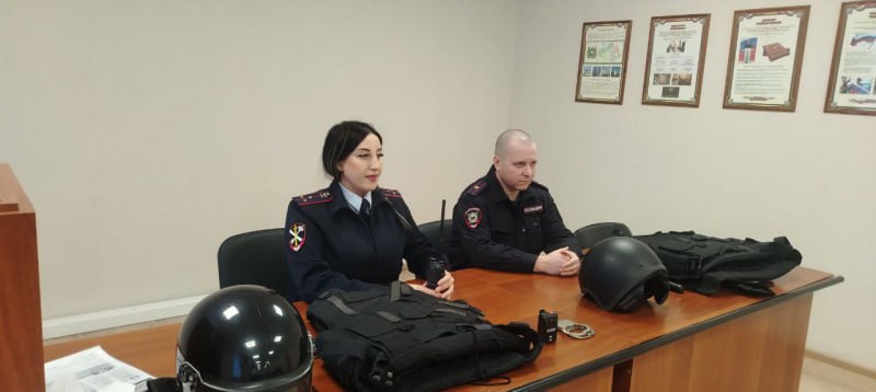 В рамках Всероссийской акции «Студенческий десант» сотрудники полиции для студентов первого курса СПК организовали познавательную экскурсию в УМВД России по ЗАТО г. Северск В рамках Всероссийской акции «Студенческий десант» сотрудники полиции для студентов первого курса СПК организовали познавательную экскурсию в УМВД России по ЗАТО г. Северск