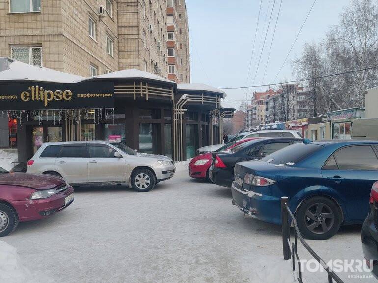 Мастера томской парковки: одно место — множество нарушений Мастера томской парковки: одно место — множество нарушений