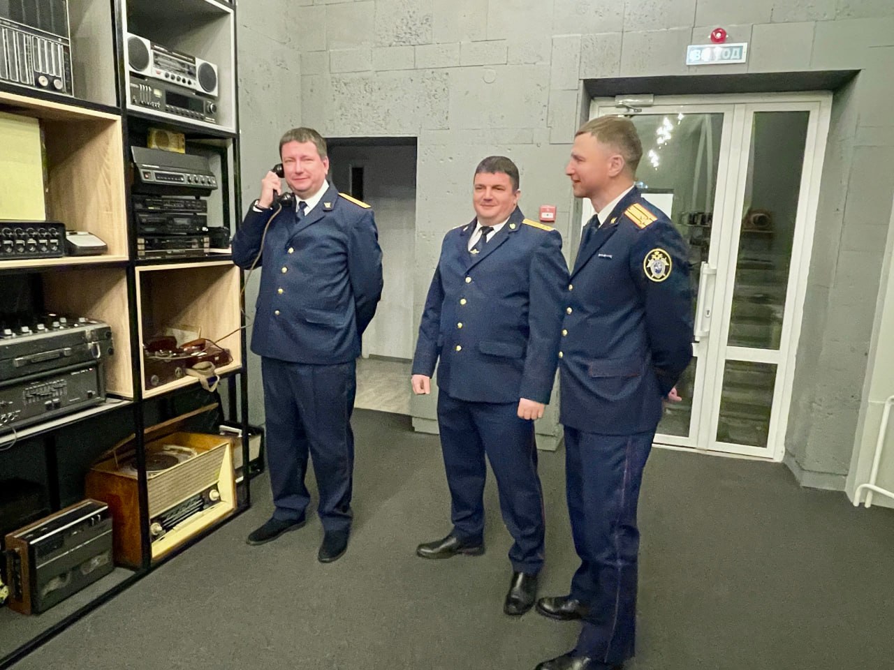 Сотрудники следственного управления по Томской области посетили легендарный Дом Радио Сотрудники следственного управления по Томской области посетили легендарный Дом Радио