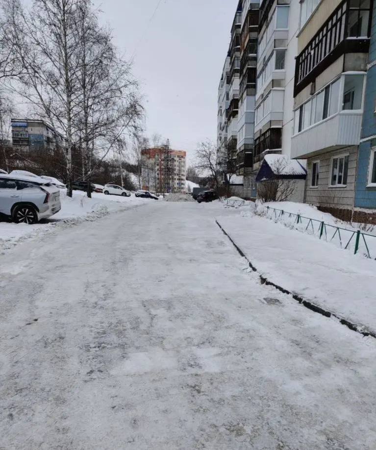 По требованию прокуратуры Октябрьского района г. Томска в одном из дворов в микрорайоне Солнечный проведена качественная снегоуборка По требованию прокуратуры Октябрьского района г. Томска в одном из дворов в микрорайоне Солнечный проведена качественная снегоуборка