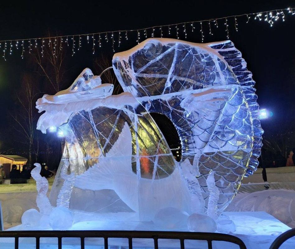 Дмитрий Махиня: Победителем народного голосования за лучшую ледовую скульптуру фестиваля «Хрустальный Томск» стала работа «Рыбалка»