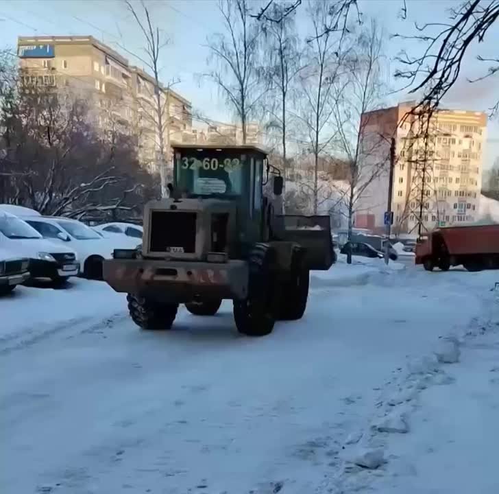 По требованию прокуратуры Октябрьского района г. Томска в одном из дворов в микрорайоне Солнечный проведена качественная снегоуборка