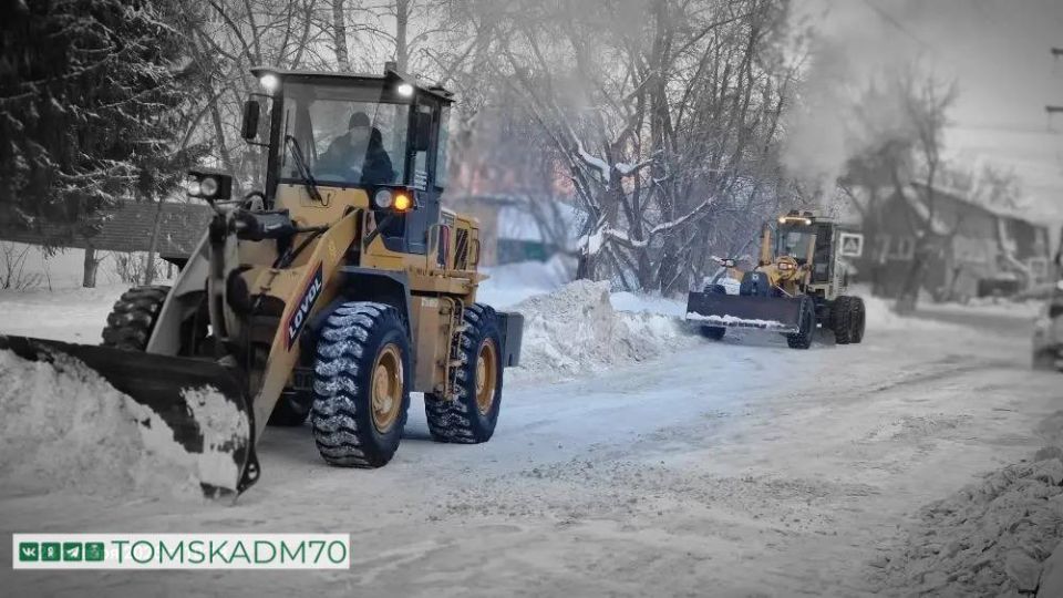 В Советском районе продолжается уборка снега