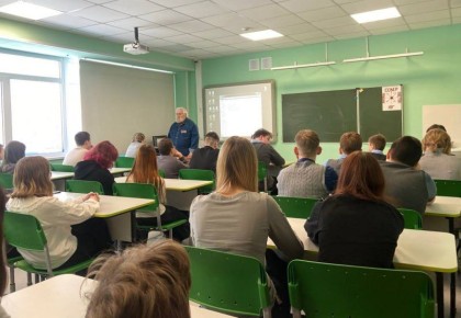 В средней общеобразовательной школе МАОУ СОШ №25 города Томска прошёл Урок Мужества, посвящённый 82-й годовщине полного снятия блокады Ленинграда