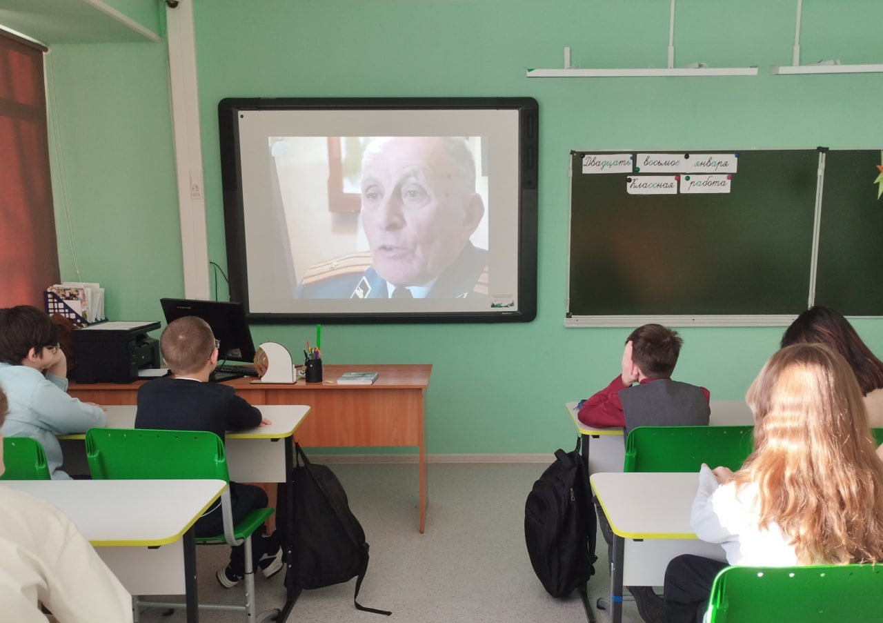 Председатель Общественного совета при УМВД России по Томской области, участник контртеррористической операции на Северном Кавказе Сергей Сороков в рамках духовно-нравственного и патриотического воспитания посетил среднюю... Председатель Общественного совета при УМВД России по Томской области, участник контртеррористической операции на Северном Кавказе Сергей Сороков в рамках духовно-нравственного и патриотического воспитания посетил среднюю...