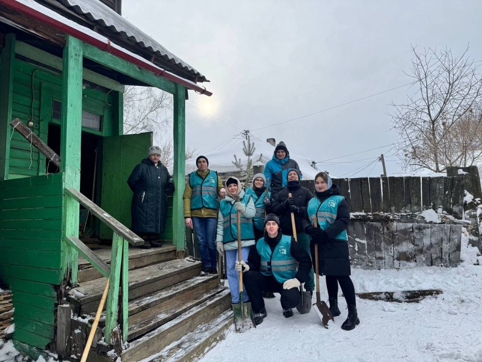 Дмитрий Махиня: Традиционно ближе к весне к очистке от снега подключились волонтёры «Снежной вахты»
