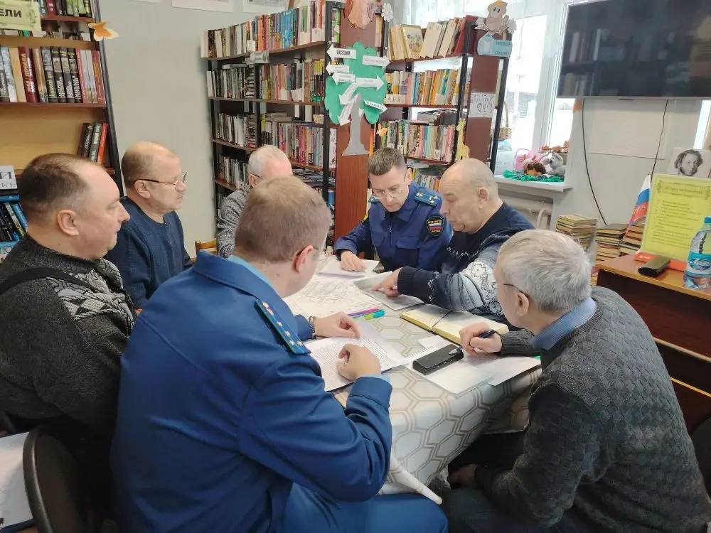 Первый заместитель прокурора Томской области Иван Ткаченко провел выездной личный прием жителей села Леботер Чаинского района Первый заместитель прокурора Томской области Иван Ткаченко провел выездной личный прием жителей села Леботер Чаинского района