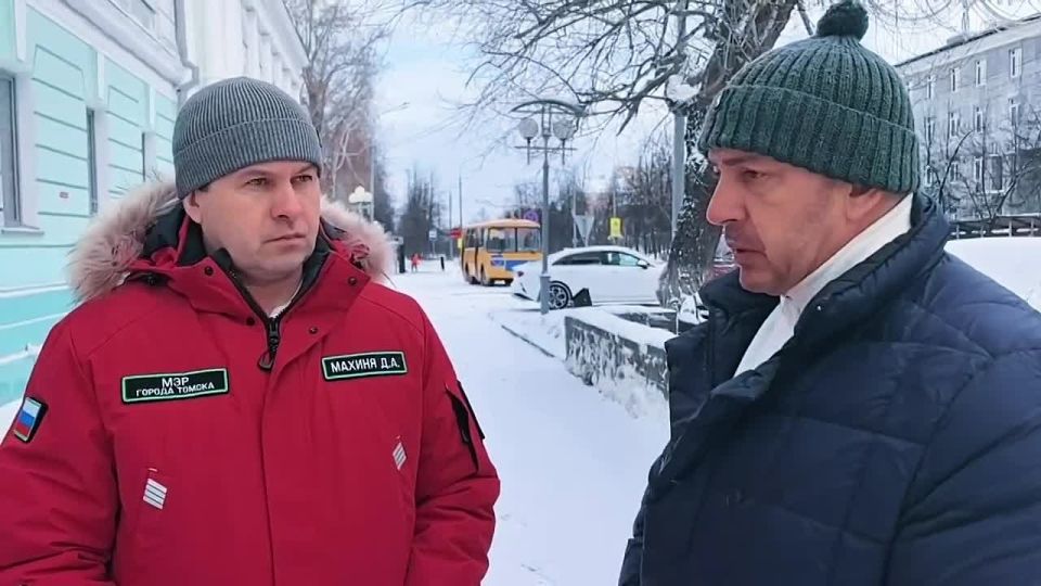 Дмитрий Махиня: Провел совещание с профильным заместителем и специалистами по очистке тротуаров ото льда