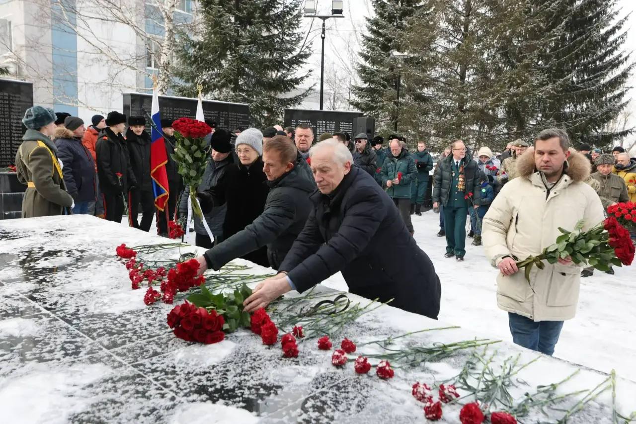 В Томске почтили память героев, павших в локальных конфликтах В Томске почтили память героев, павших в локальных конфликтах
