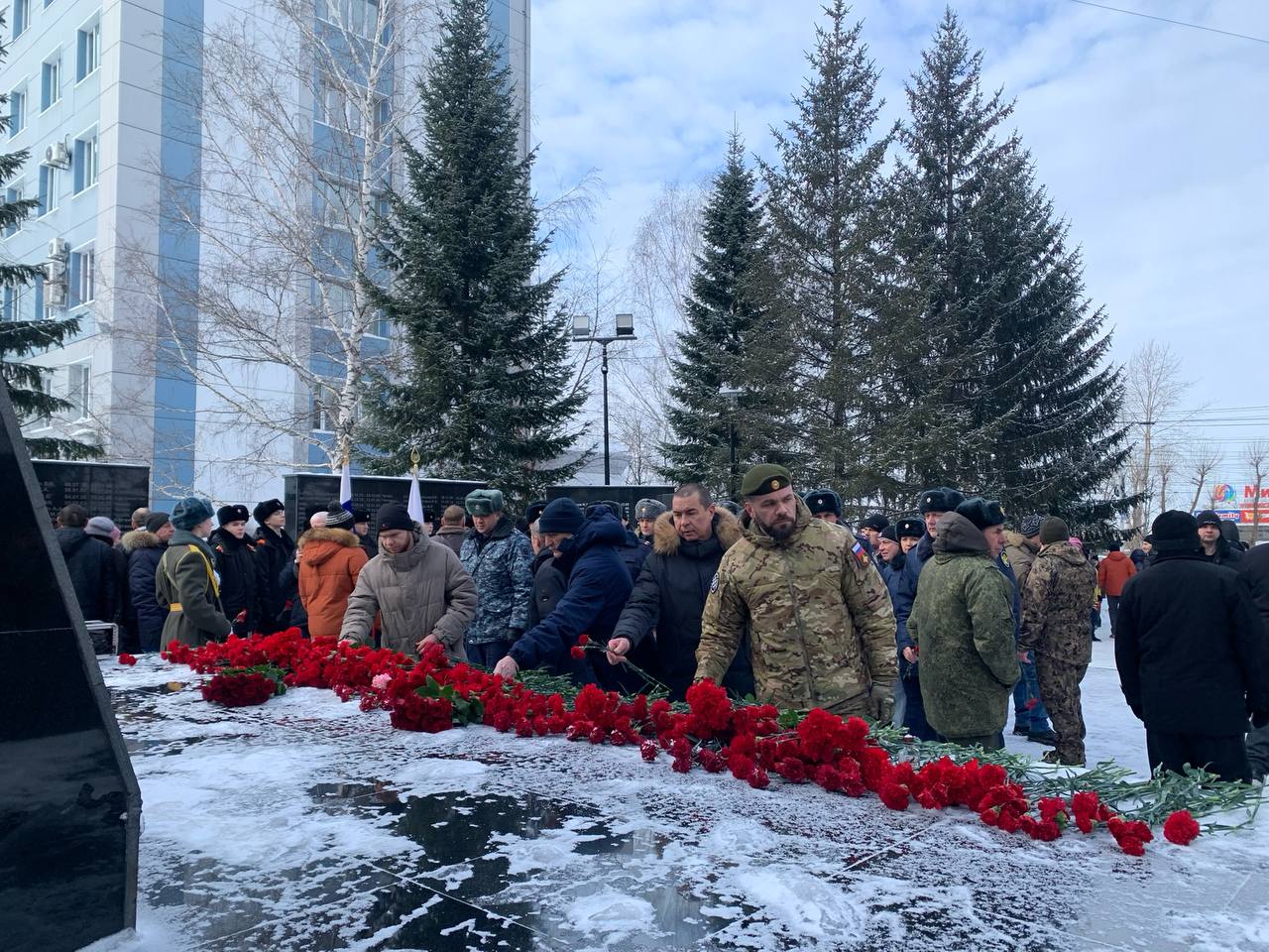 В Томске почтили память героев, павших в локальных конфликтах В Томске почтили память героев, павших в локальных конфликтах