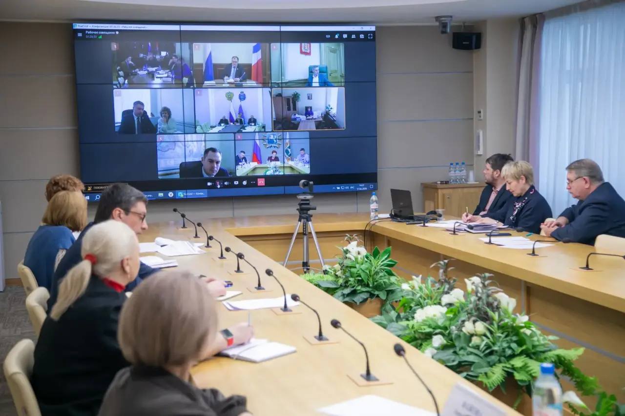 Вместе с законодателями Томской, Смоленской, Псковской и Омской областей, Красноярского и Алтайского краев и Кузбасса, поисковиками и общественниками обсудили межпарламентский проект «Единое историческое пространство:... Вместе с законодателями Томской, Смоленской, Псковской и Омской областей, Красноярского и Алтайского краев и Кузбасса, поисковиками и общественниками обсудили межпарламентский проект «Единое историческое пространство:...