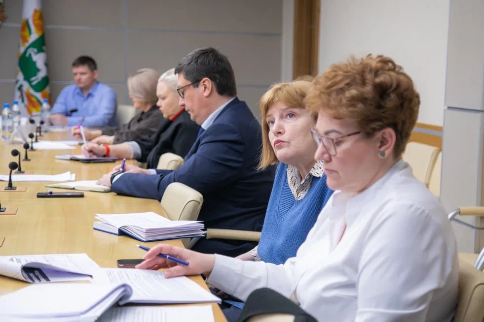 Вместе с законодателями Томской, Смоленской, Псковской и Омской областей, Красноярского и Алтайского краев и Кузбасса, поисковиками и общественниками обсудили межпарламентский проект «Единое историческое пространство:... Вместе с законодателями Томской, Смоленской, Псковской и Омской областей, Красноярского и Алтайского краев и Кузбасса, поисковиками и общественниками обсудили межпарламентский проект «Единое историческое пространство:...