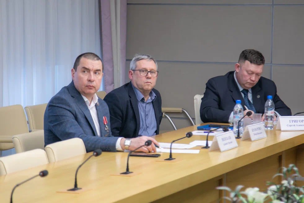 Вместе с законодателями Томской, Смоленской, Псковской и Омской областей, Красноярского и Алтайского краев и Кузбасса, поисковиками и общественниками обсудили межпарламентский проект «Единое историческое пространство:... Вместе с законодателями Томской, Смоленской, Псковской и Омской областей, Красноярского и Алтайского краев и Кузбасса, поисковиками и общественниками обсудили межпарламентский проект «Единое историческое пространство:...