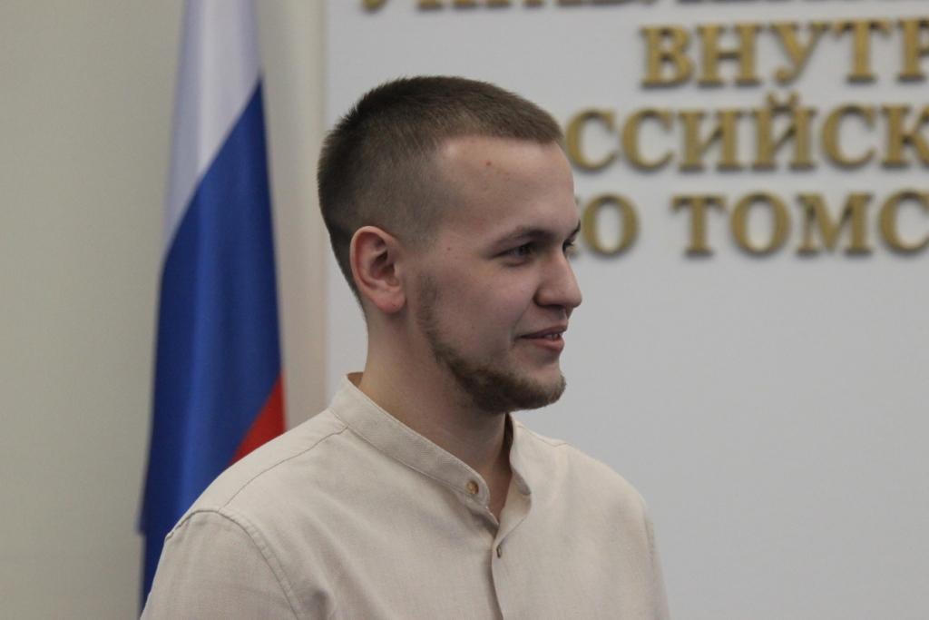 В Томске местного жителя наградили за оказание содействия полиции в борьбе с дистанционным мошенничеством В Томске местного жителя наградили за оказание содействия полиции в борьбе с дистанционным мошенничеством