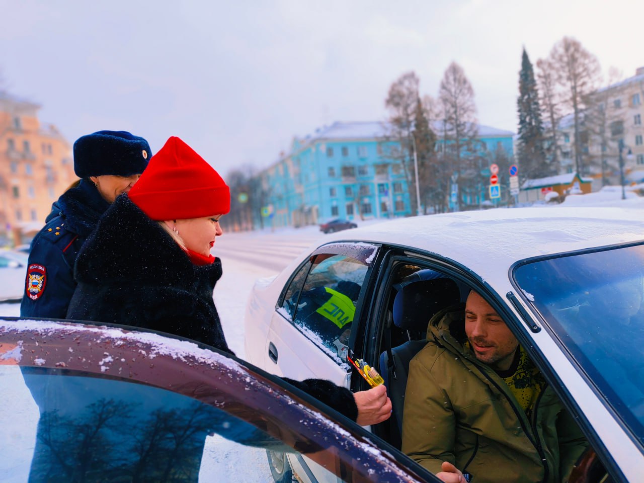 «Женский патруль» поздравил водителей-мужчин с Днем защитника Отечества «Женский патруль» поздравил водителей-мужчин с Днем защитника Отечества