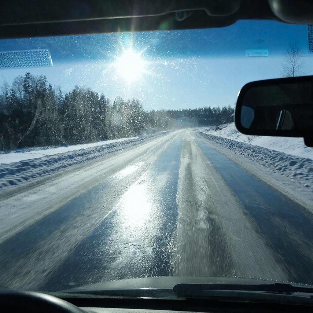В связи с понижением температуры воздуха томская Госавтоинспекция призывает водителей соблюдать осторожность
