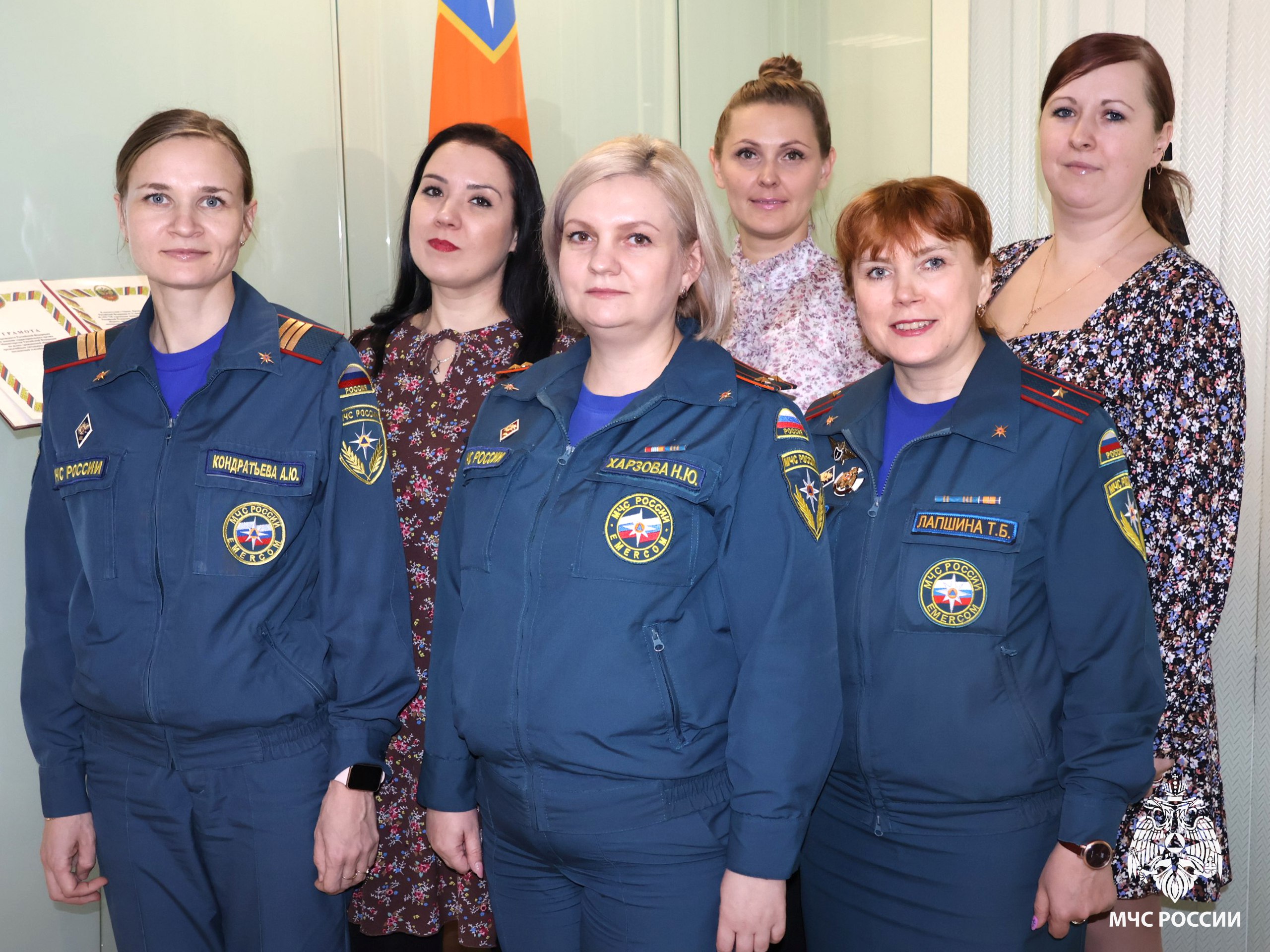 #ДеньЗащитникаОтечества. Личный состав отдела административной работы Главного управления МЧС России по Томской области присоединяется к поздравлениям: