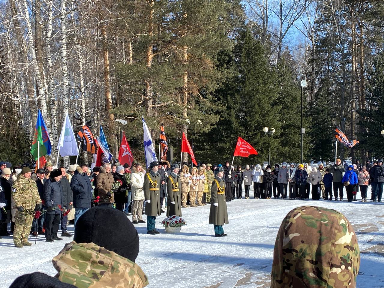 Дмитрий Махиня: Вместе с томичами возложил цветы в честь Дня защитника Отечества к Мемориалу в Лагерном саду Дмитрий Махиня: Вместе с томичами возложил цветы в честь Дня защитника Отечества к Мемориалу в Лагерном саду