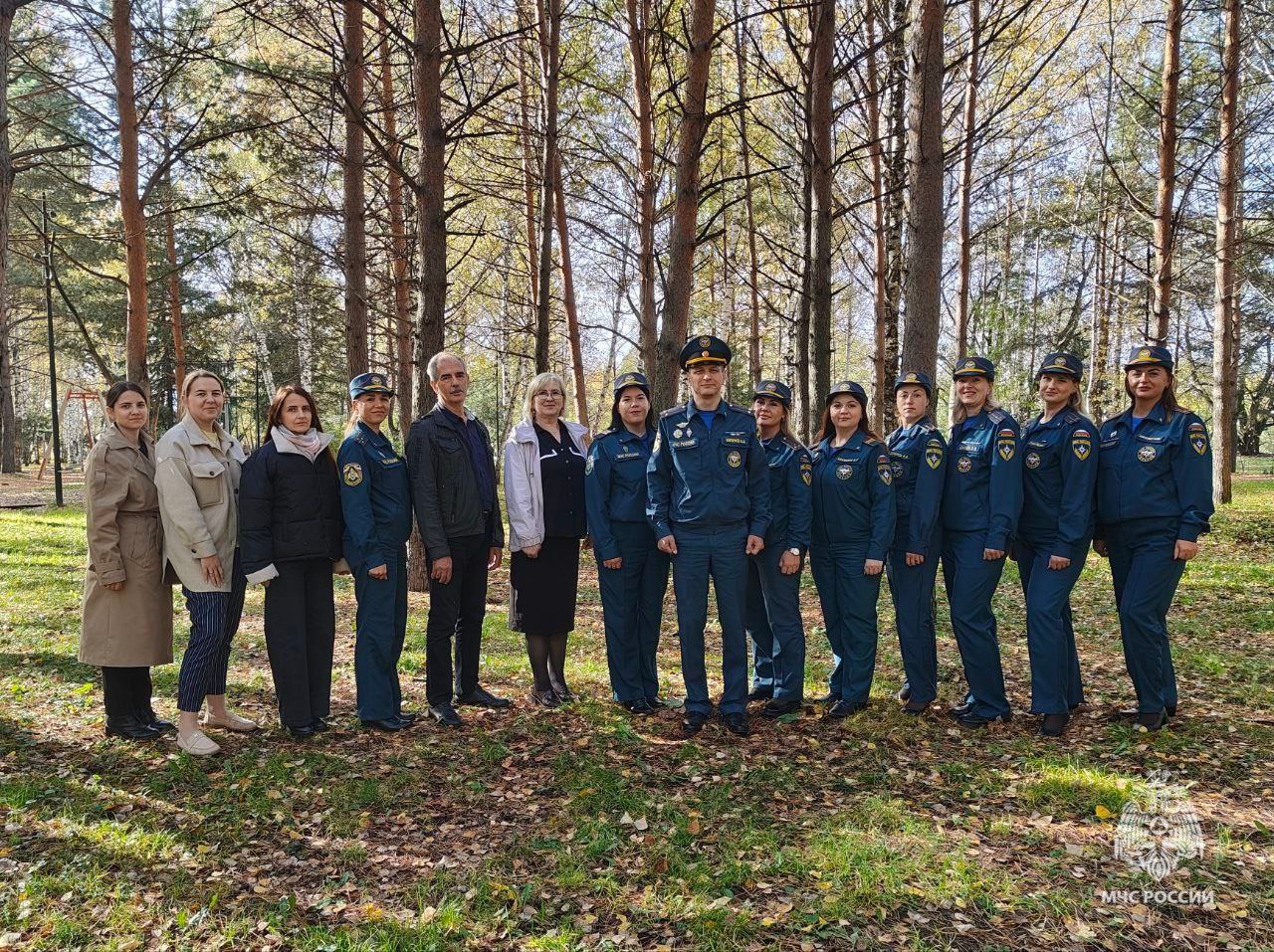 #ДеньЗащитникаОтечества. Личный состав управления кадровой, воспитательной работы и профессионального обучения Главного управления МЧС России по Томской области присоединяется к поздравлениям: "В суровых буднях, в пламени и...