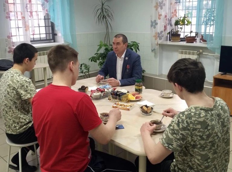 Центр временного содержания для несовершеннолетних правонарушителей УМВД России по Томской области присоединился к акции «Неделя Мужества», проходящей в общеобразовательных учебных заведениях города и области, с приглашением...