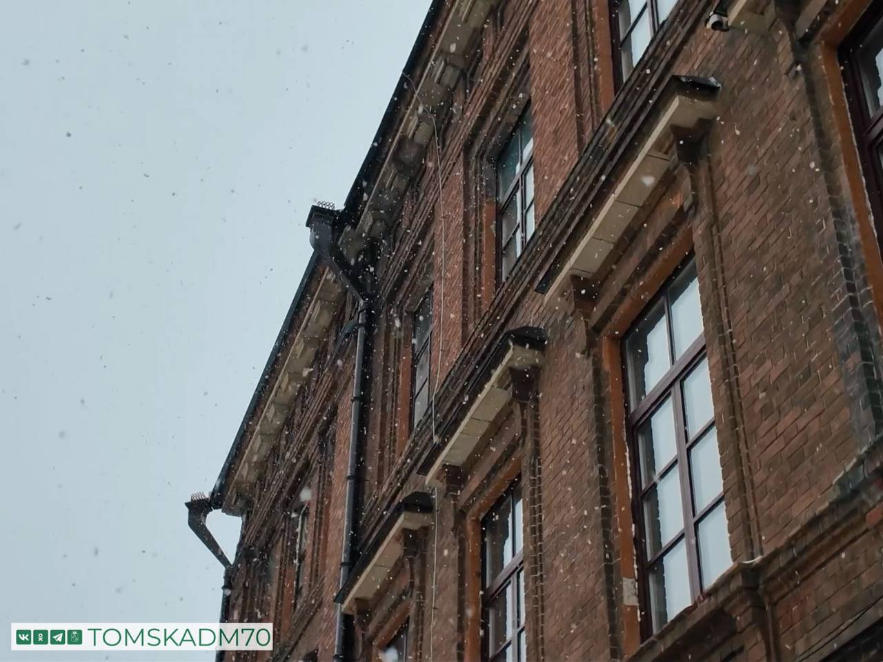 Алексей Макаров проверил ход капремонта в здании школы №3 Алексей Макаров проверил ход капремонта в здании школы №3