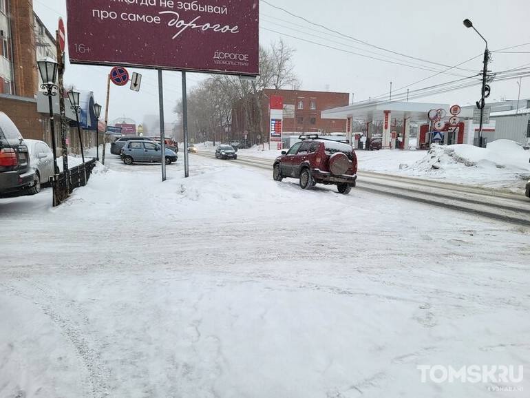 Мастера томской парковки: отсутствие эстетики или придорожная стоянка Мастера томской парковки: отсутствие эстетики или придорожная стоянка
