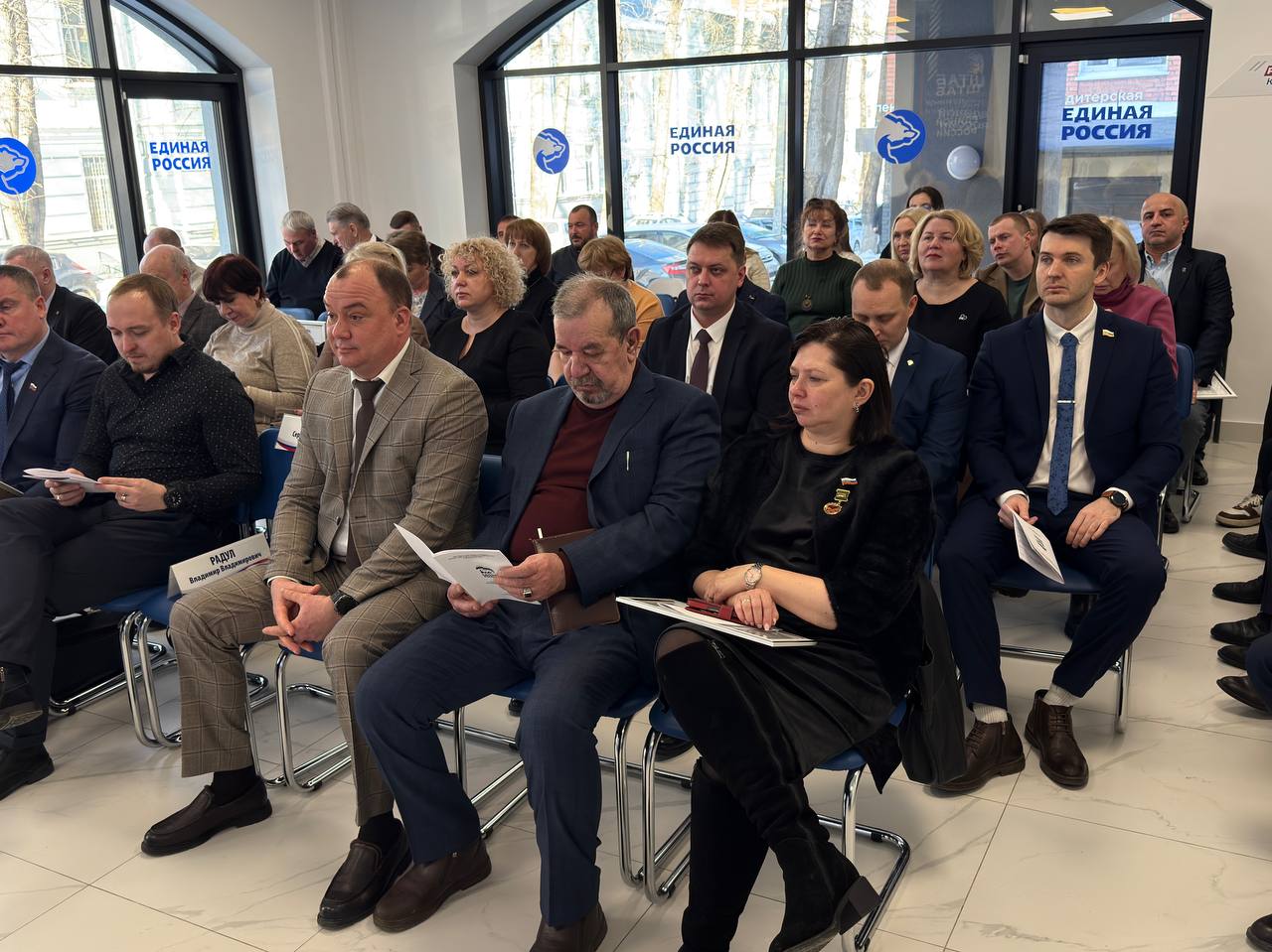 Дмитрий Махиня: Поблагодарил своих однопартийцев - активных участников «Ёлки желаний» Дмитрий Махиня: Поблагодарил своих однопартийцев - активных участников «Ёлки желаний»