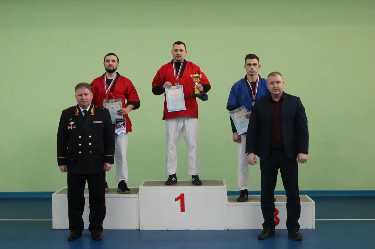 В Томске среди сотрудников полиции прошли соревнования по борьбе на поясах В Томске среди сотрудников полиции прошли соревнования по борьбе на поясах