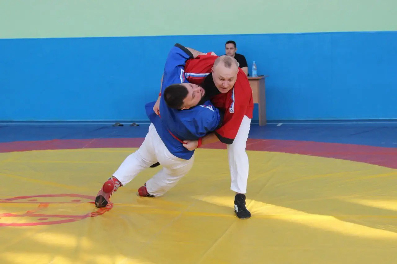 В Томске среди сотрудников полиции прошли соревнования по борьбе на поясах В Томске среди сотрудников полиции прошли соревнования по борьбе на поясах