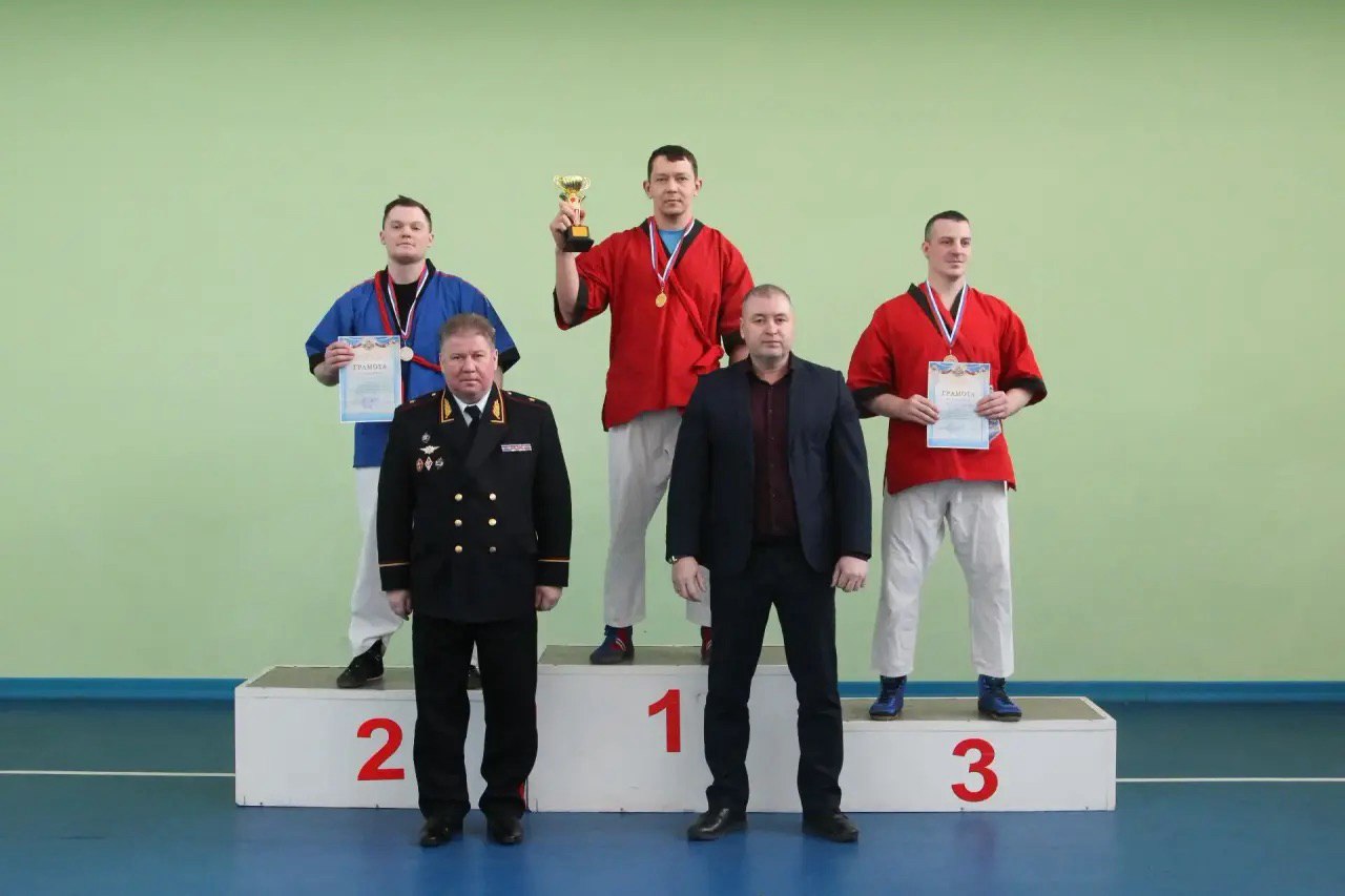 В Томске среди сотрудников полиции прошли соревнования по борьбе на поясах В Томске среди сотрудников полиции прошли соревнования по борьбе на поясах