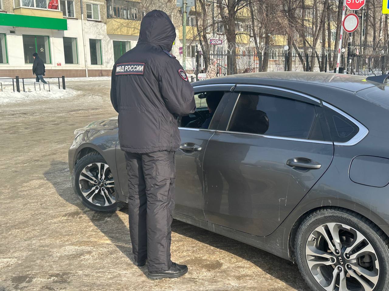 В Томске транспортные полицейские выявили четырех нелегальных перевозчиков на привокзальной площади В Томске транспортные полицейские выявили четырех нелегальных перевозчиков на привокзальной площади