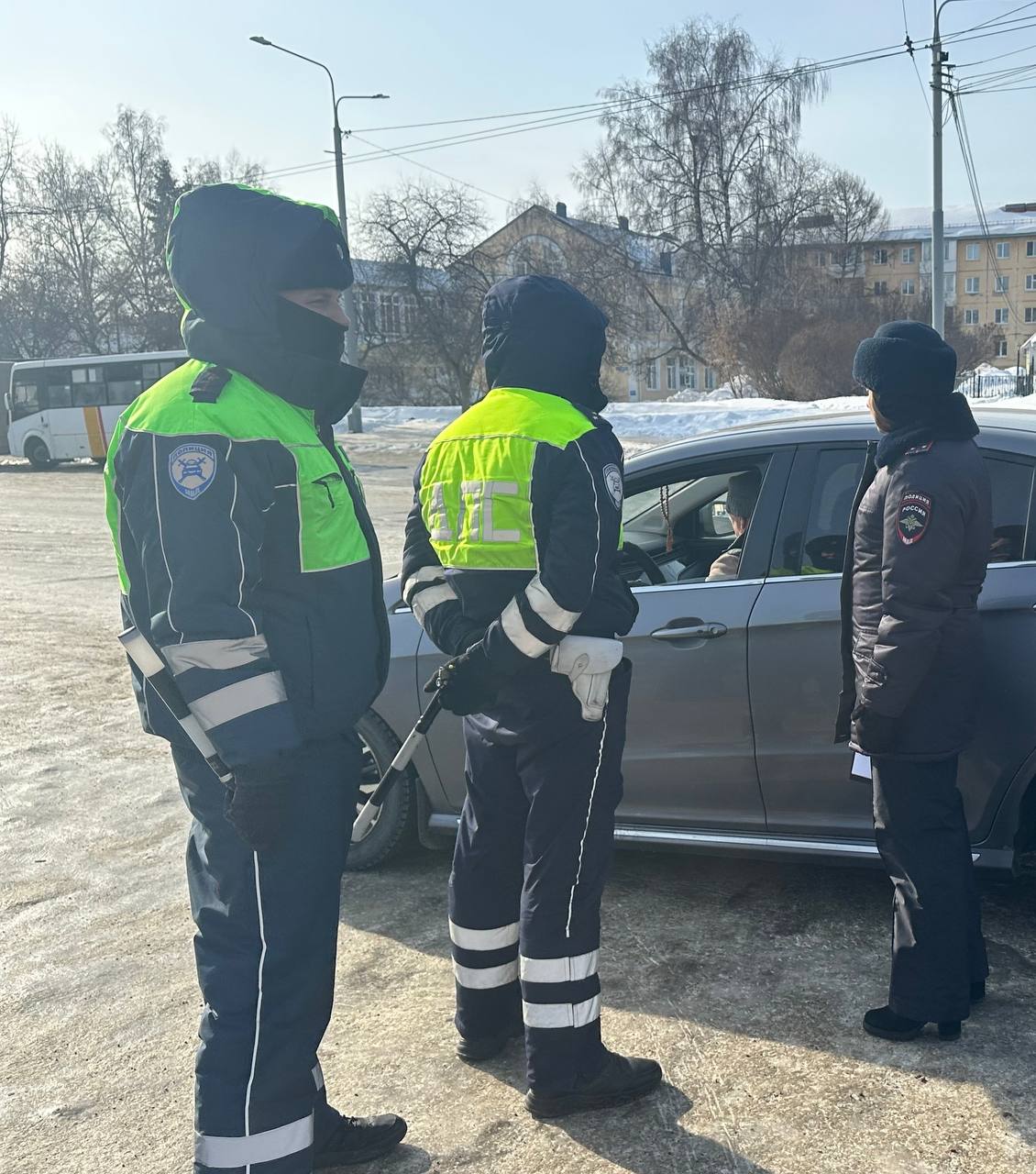 В Томске транспортные полицейские выявили четырех нелегальных перевозчиков на привокзальной площади В Томске транспортные полицейские выявили четырех нелегальных перевозчиков на привокзальной площади