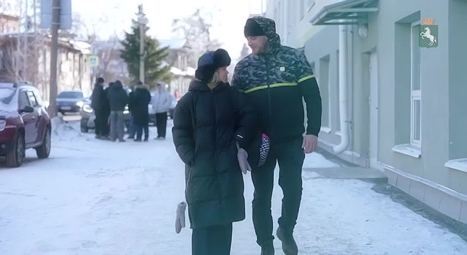 Дмитрий Махиня: Дорогие томички! Поздравляю с самым весенним и прекрасным праздником – Международным женским днем! Где бы вы не работали и какие бы задачи не выполняли, вы всегда остаетесь мудрыми и прекрасными женщинами...