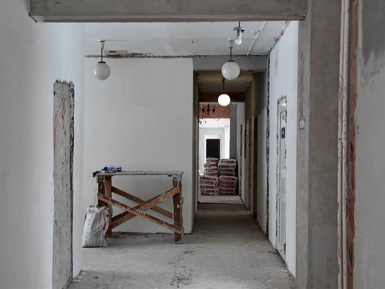 Дмитрий Махиня: Заслушал доклад заместителя мэра Алексея Макарова о ходе ремонта в городских школах