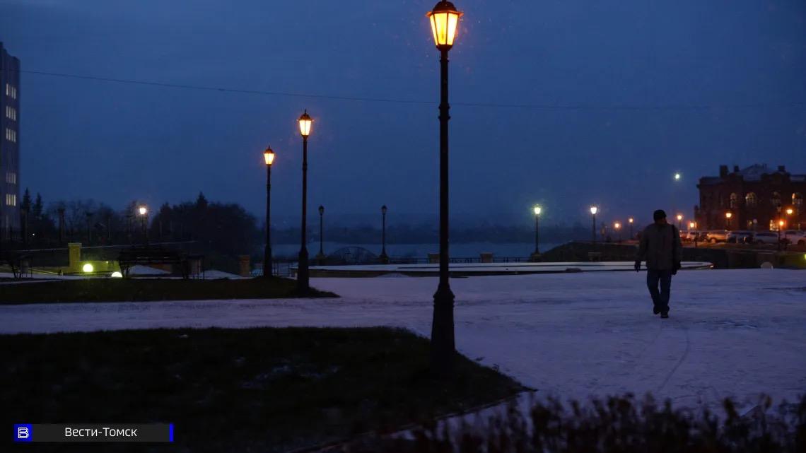 В Томске разыскивают мужчину, который преследует женщин на Суворова