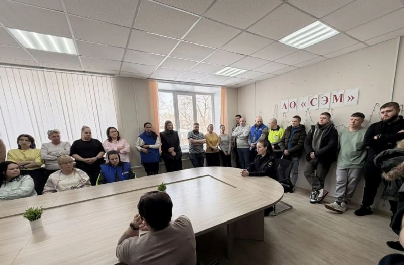 Следователи Следственного отдела УМВД России по ЗАТО г. Северск, в рамках «круглого стола» встретились с трудовым коллективом АО «Титан 2» и рассказали о том, как не стать жертвой мошенников